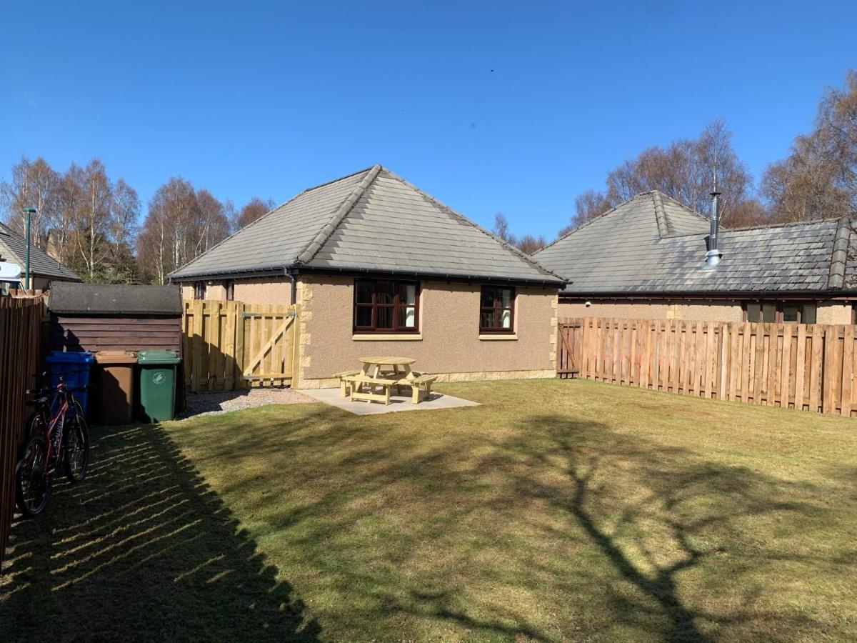 Cairngorm Cottage อาวีมอร์ ภายนอก รูปภาพ