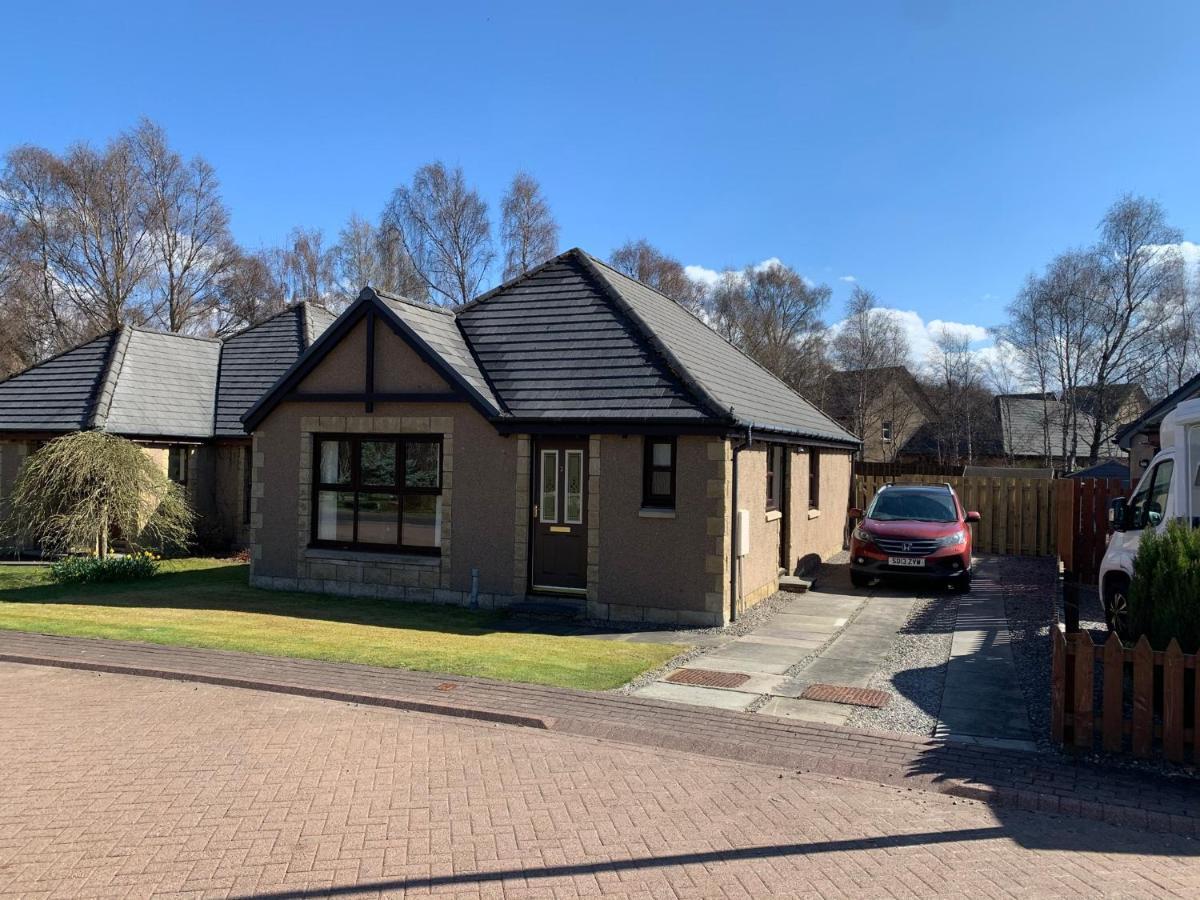 Cairngorm Cottage อาวีมอร์ ภายนอก รูปภาพ